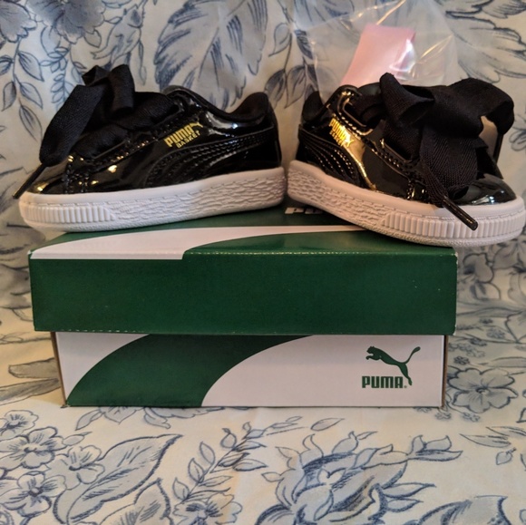 Puma Girls Basket Heart Patent Shoes - Picture 5 of 7